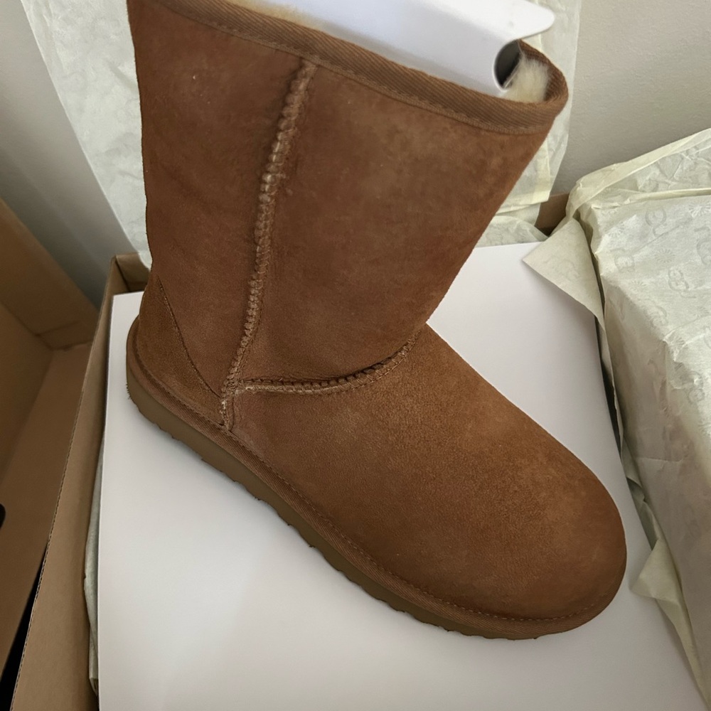 New UGG Chestnut Suede Ankle Booties Sz 7